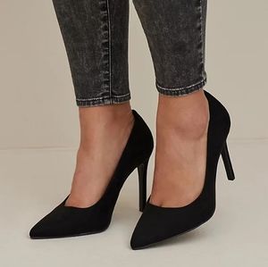 Pointed toe stiletto pump from Torrid.